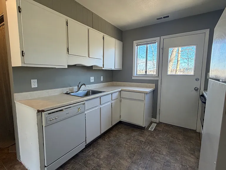 752 Anderson St — Photo 7