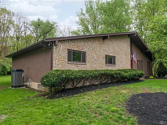 3rd image of 8201 Elmway Dr