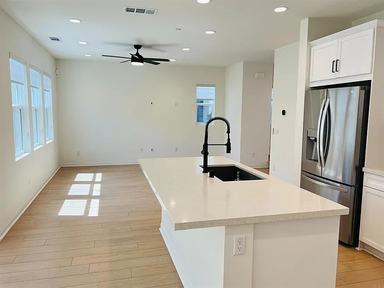 530 Longmeadow St — Photo 14