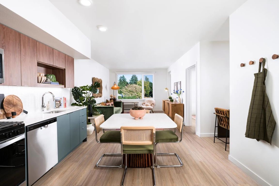 Style your space your way at Modera Raleigh Hills! Choose between our two distinct finish packages: Classic Cool for a timeless touch or Monochrome Mod for a sleek, modern vibe.