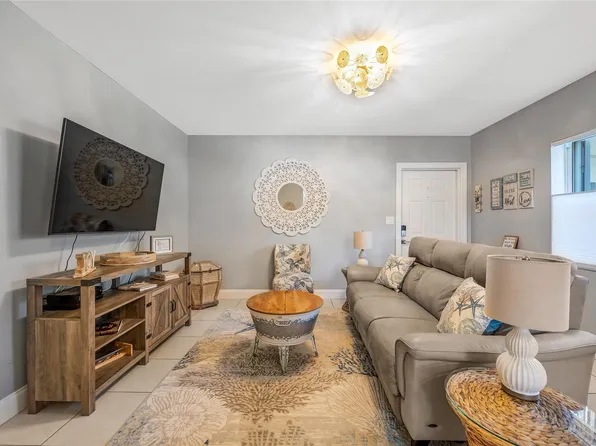 (undisclosed Address), Hollywood, FL 33019