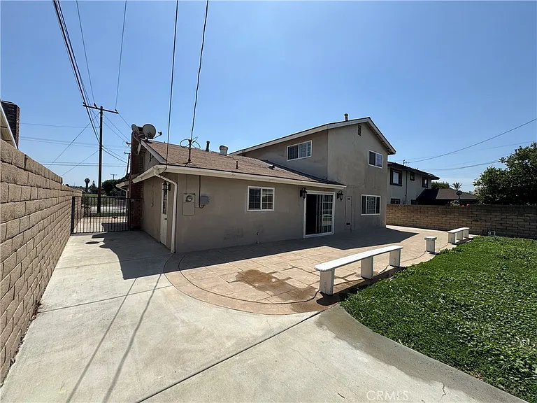 4037 S Ellesford Ave — Photo 39