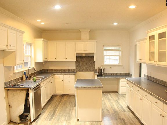 3rd image of 151 Hampton St