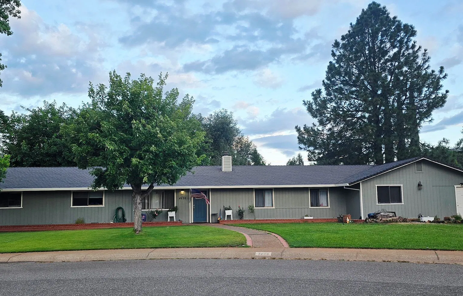 4 Bedroom Home with In-Law Suite! — Photo 1