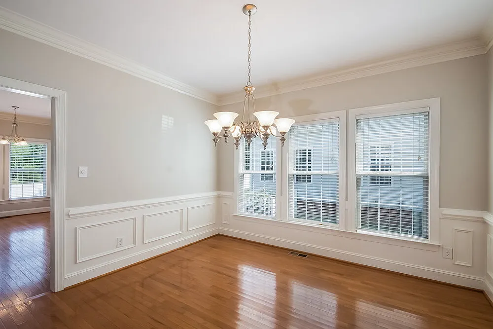 3 bed, 2.0 bath, 2160 sqft, $2,120 — Photo 3