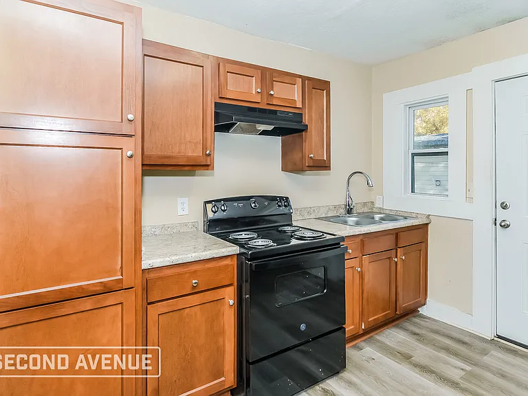 1201 W 27th St — Photo 5