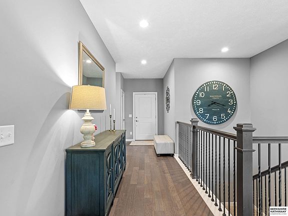 3rd image of 110 Eagle View Dr