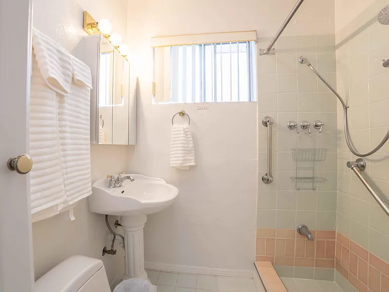 611 Monterey Blvd — Photo 11