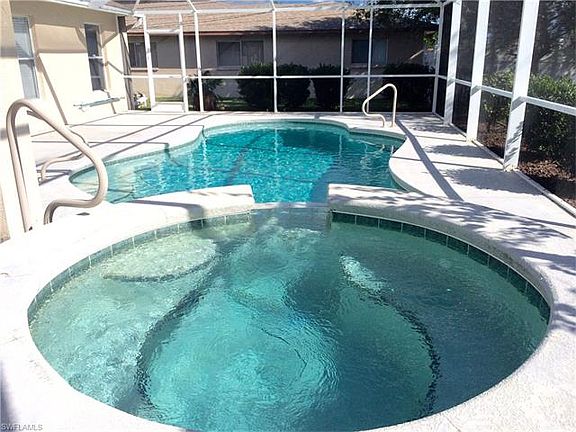 2nd image of 610 SW 39th Ter