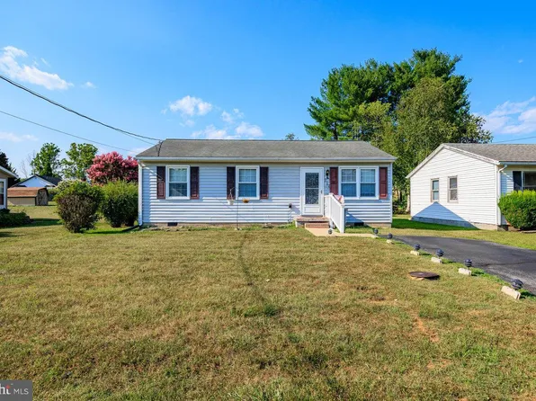 312 W Summit Ave, Elkton, VA 22827