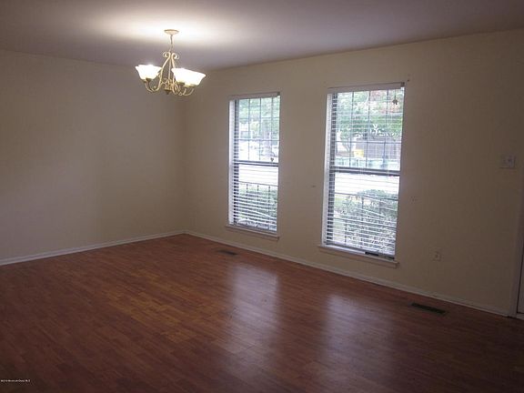 2nd image of 150 Tudor Ct