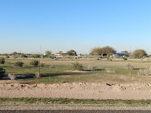 5th image of 1 W Buckaroo Ln