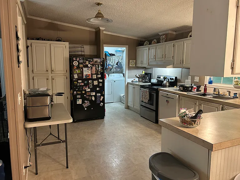 1021 Coral Ln — Photo 2