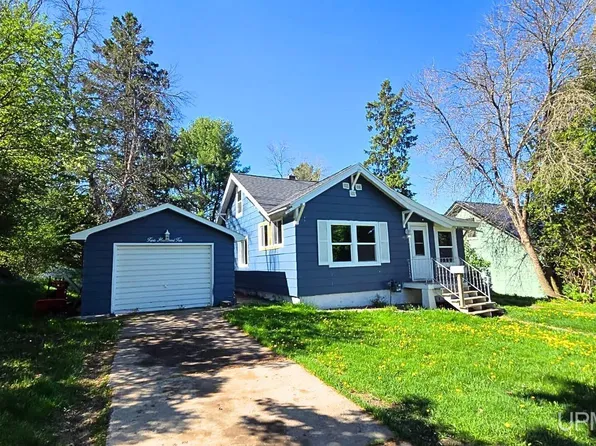 210 Blossom St, Iron River, MI 49935