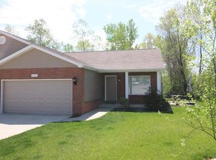 2222 Calgary Dr, Belleville, IL 62221