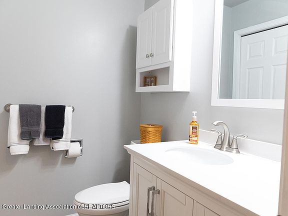 4th image of 4438 Oakcrest Dr