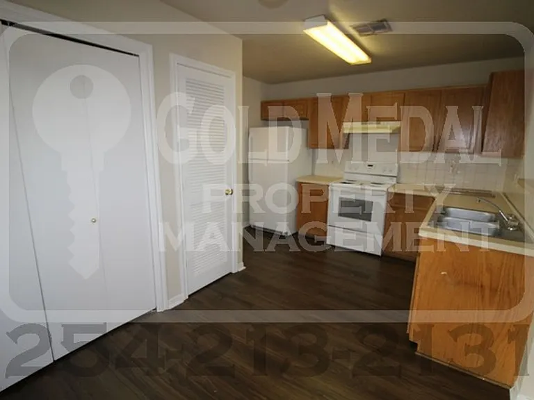 1408 Dugger Cir — Photo 4