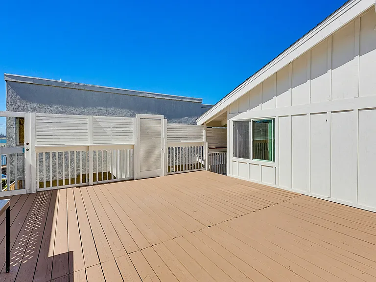 3733 Riviera Dr — Photo 26
