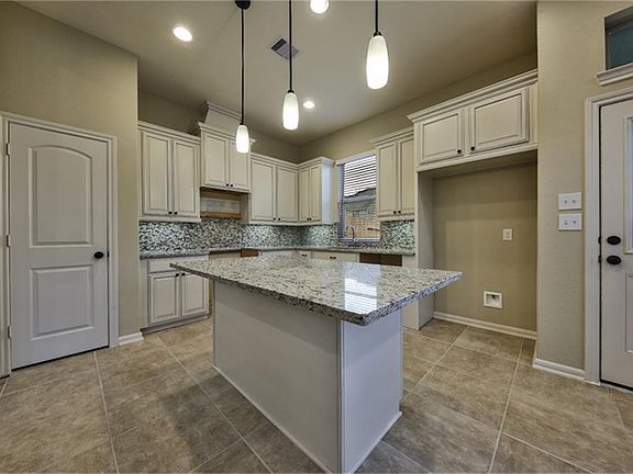 4th image of 102 Berlandier Ash Ct