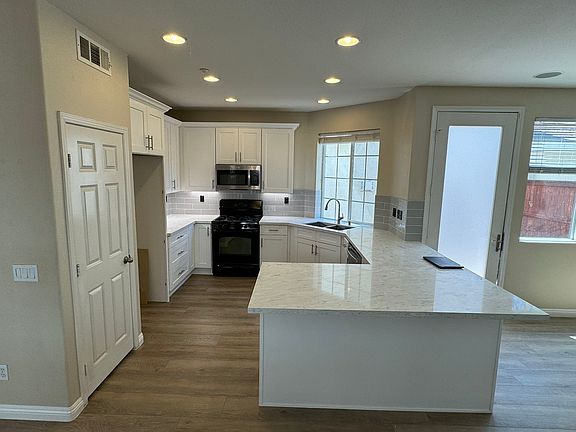 5th image of 217 Vineyard Ct