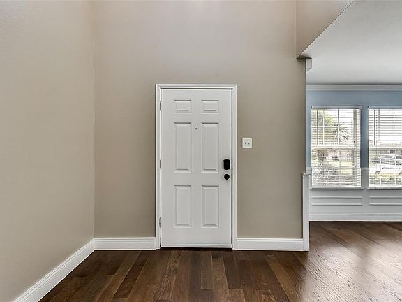 4th image of 702 Overton Dr
