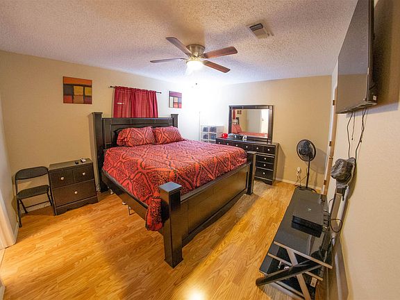 4th image of 208 Turtle Creek Dr