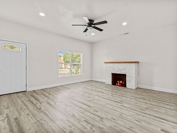 4th image of 2131 STEVES AVE
