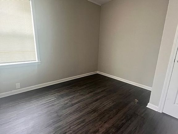 3rd image of 2812 Amsden Ave