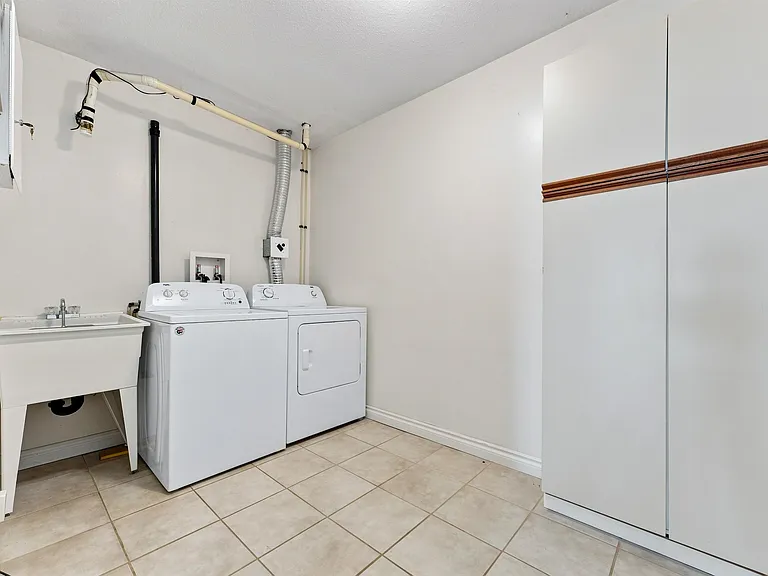 2426 Westhill Ct #LOWER — Photo 16