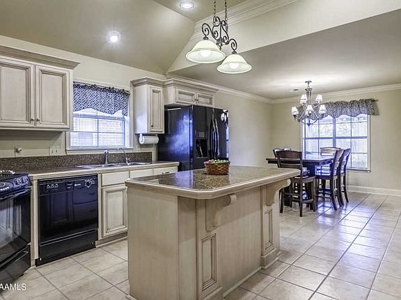4th image of 124 Country Village Dr
