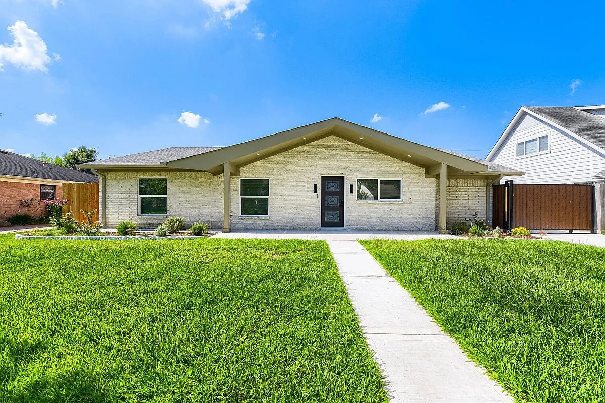 Building Photo - 8815 Sharpview Dr