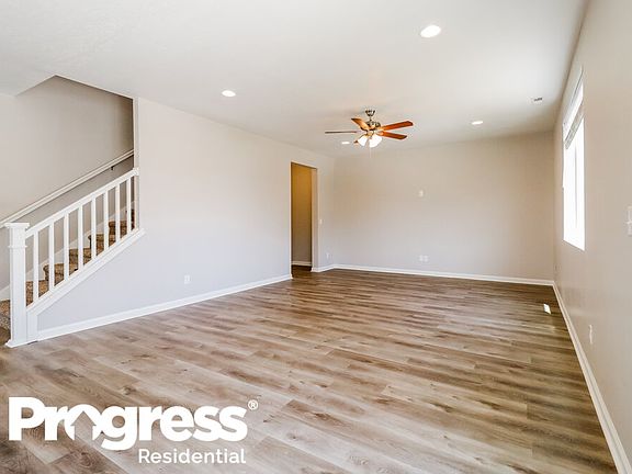 4th image of 327 W Palomino Way