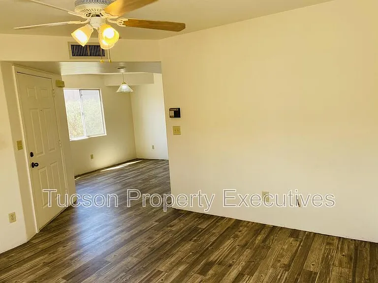 3319 E Presidio Rd #2 — Photo 5