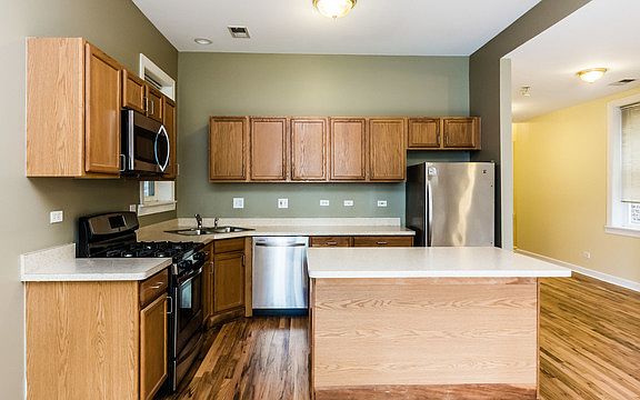 4th image of 1428 N Washtenaw Ave APT 2