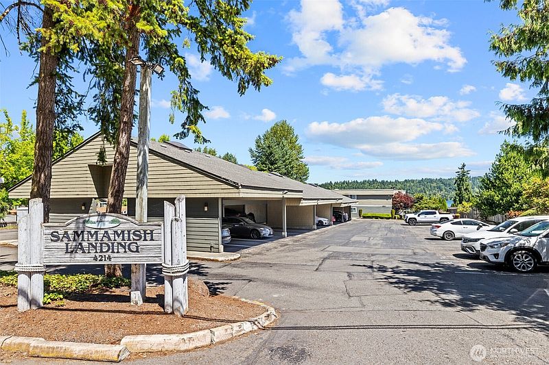 2nd image of 4214 W Lake Sammamish Pkwy NE #102