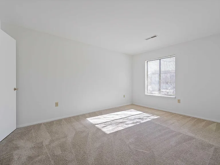 Foxridge Apartment Homes — Photo 225