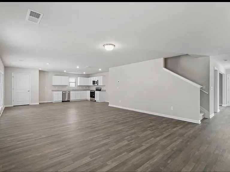 40 Ray Dr — Photo 2