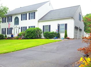 111 Cross Creek Dr, Pottsville, PA 17901