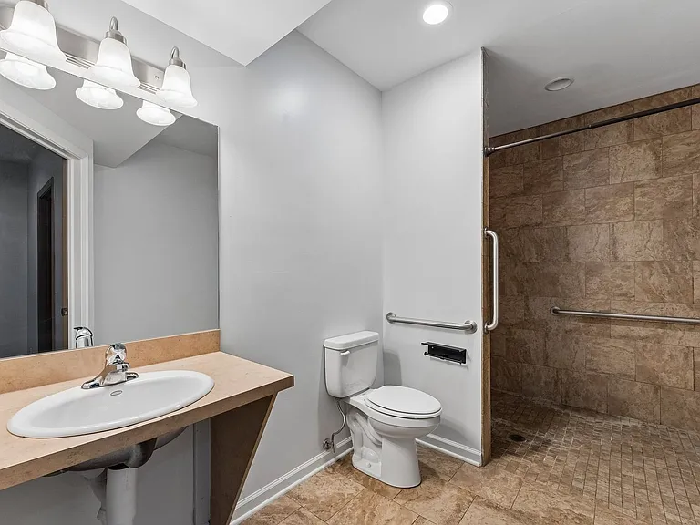 705 S 186th St — Photo 30