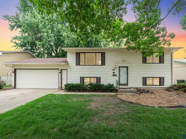 3104 S Hawthorne Ave, Sioux Falls, SD 57105