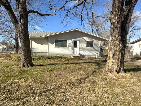 1950 Haskett Ave, Salina, KS 67401