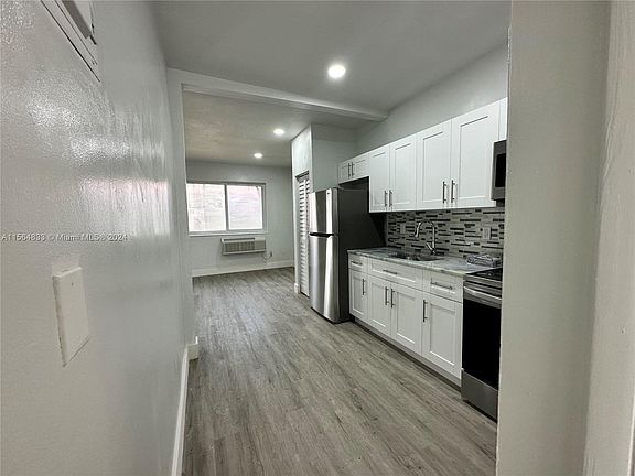 4th image of 2160 W Bay Dr #1-5