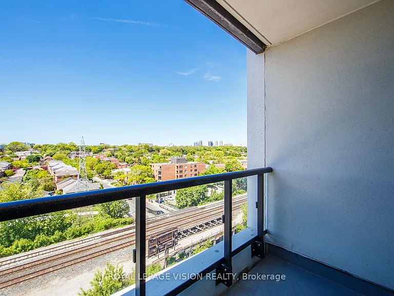 858 Dupont St #723 — Photo 26