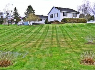 108 Ox Yoke Dr, West Rutland, VT 05701