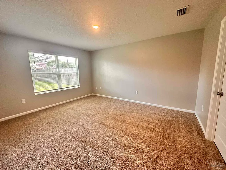 2348 Kirkwood Dr — Photo 6
