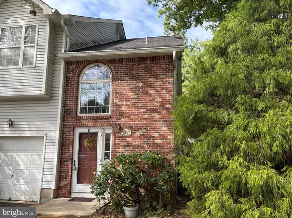 817 Lily Ln, Ewing, NJ 08638