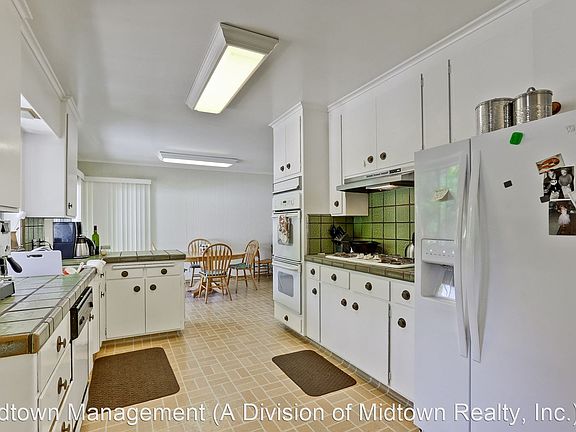 4th image of 552 Palo Alto Ave