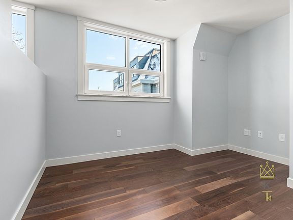 4th image of 136 Babcock St #317