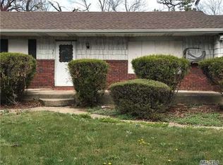 671 Lakeway Dr, West Babylon, NY 11704