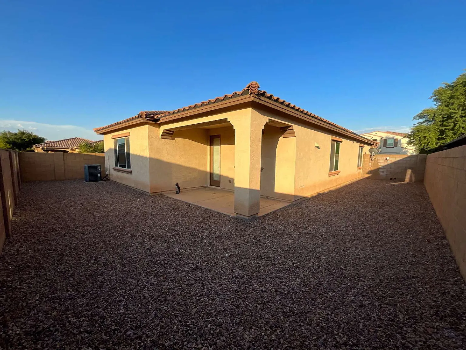 4 bed, 2.0 bath, 2089 sqft, $2,600 — Photo 2